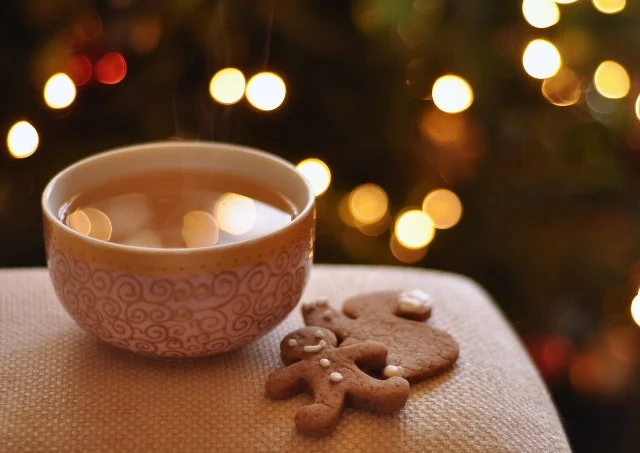 tisana con biscotti natalizi