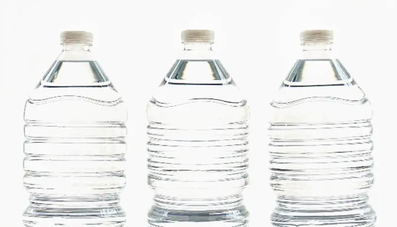 acqua del rubinetto o in bottiglia