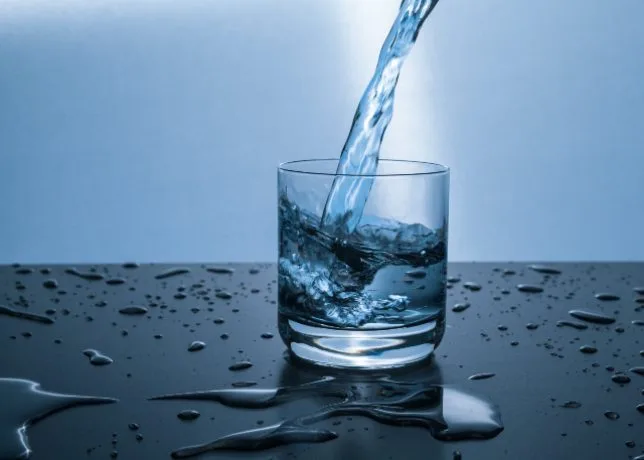 bere poca acqua conseguenze
